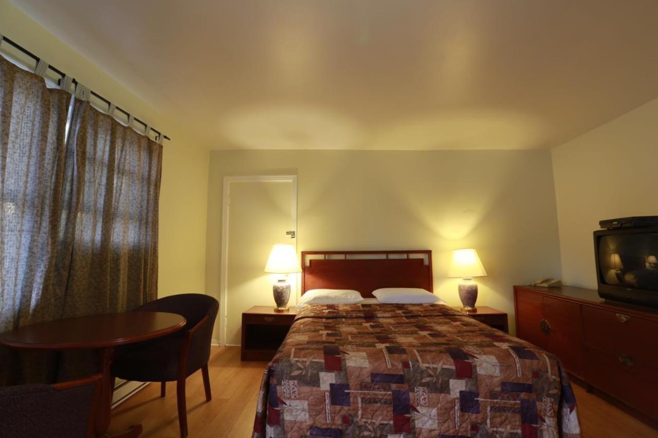 Chez Nous Motel
